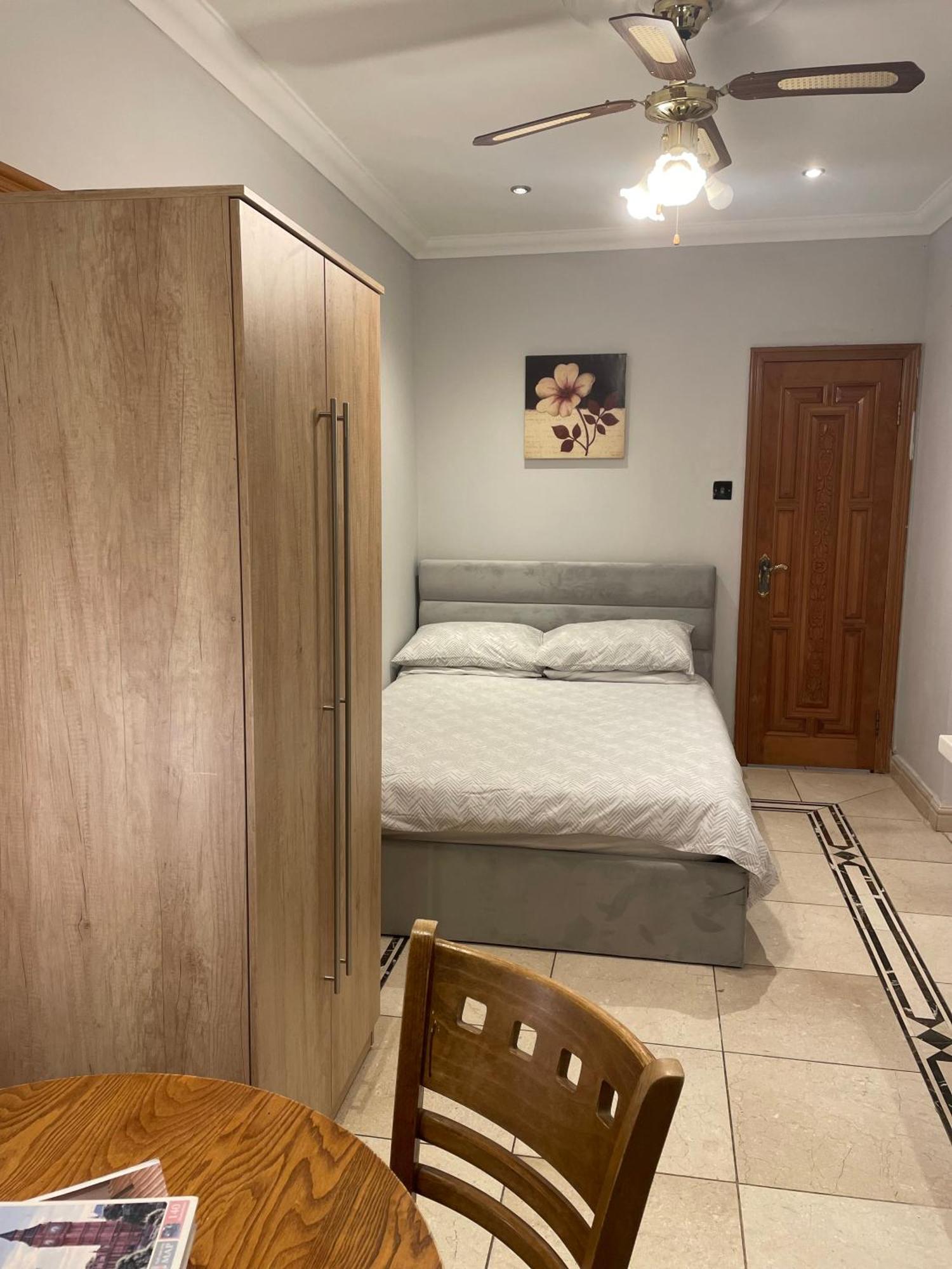 North London Studio Apartment Exterior photo