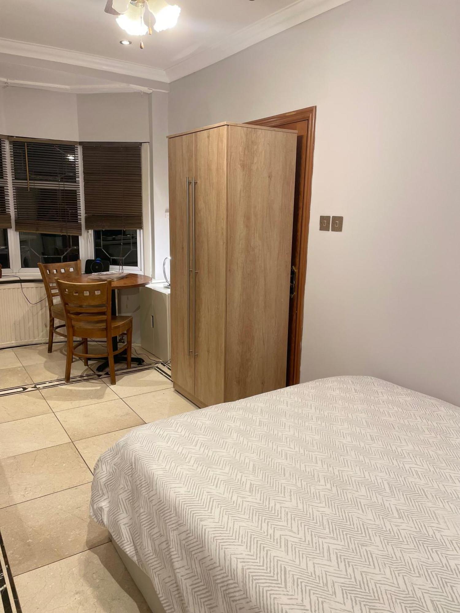 North London Studio Apartment Exterior photo